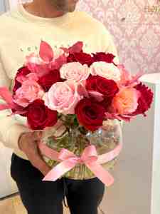 50 Roses In Clear Glass Bowl Vase